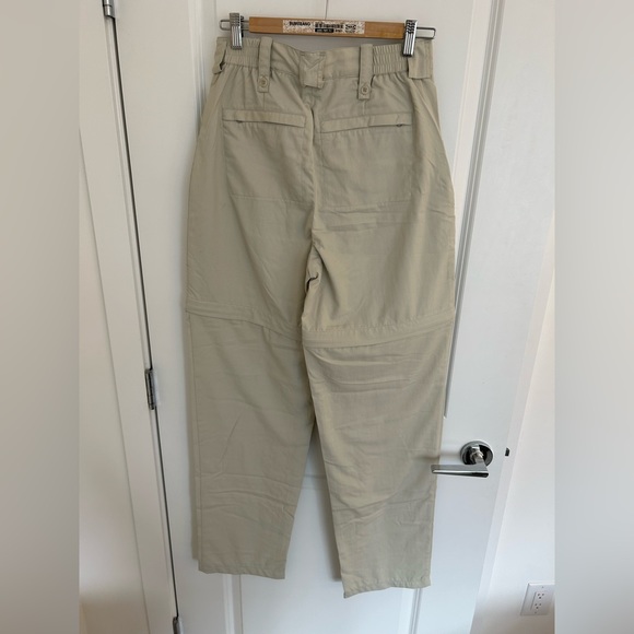 Tilley Size 8 Cargo Pants/Shorts - Picture 2 of 3